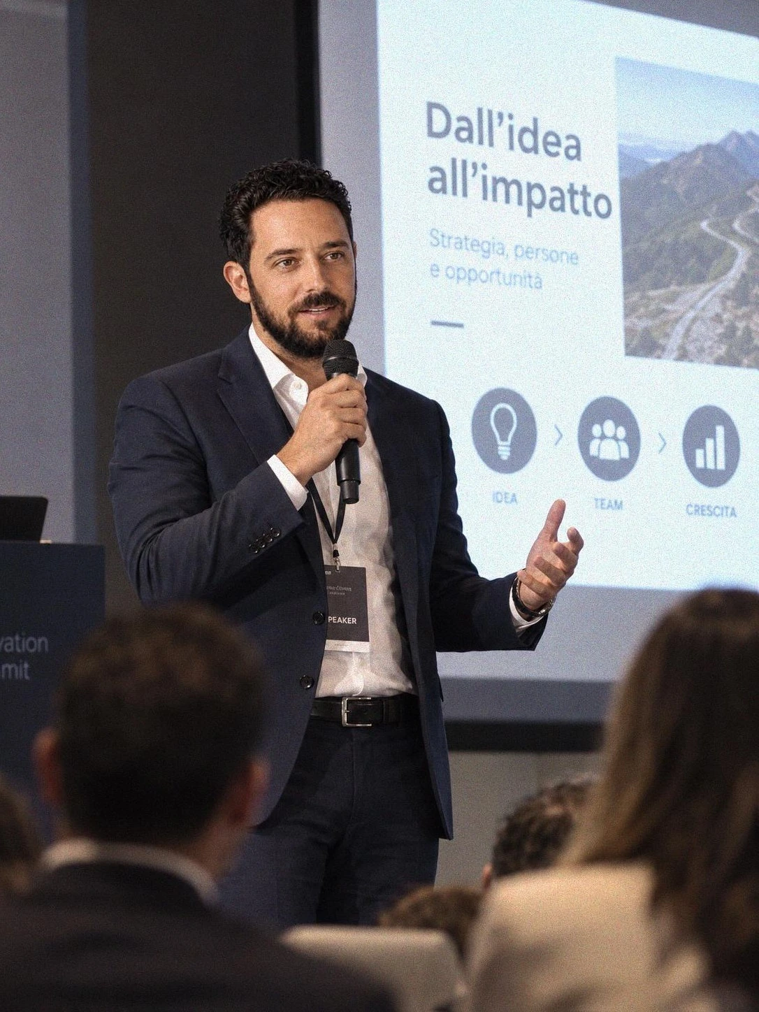 Dario Squartecchia durante un intervento a una conferenza